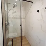 Casa De Sub Nuc Kluż-Napoka