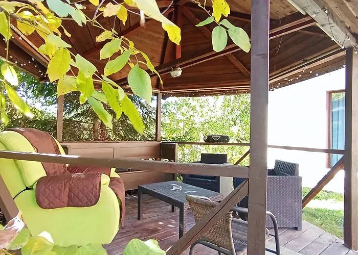 Casa De Sub Nuc Vila